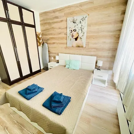 アパート Glarus ヴァルナ