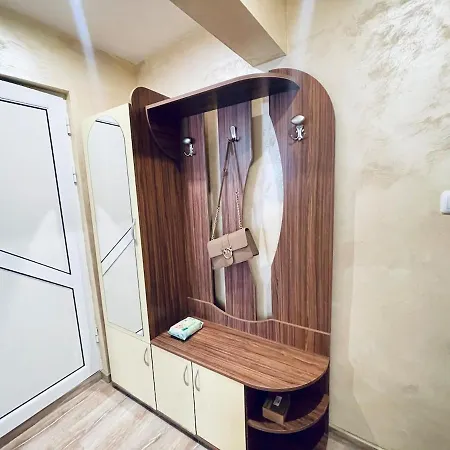 アパート Glarus ヴァルナ